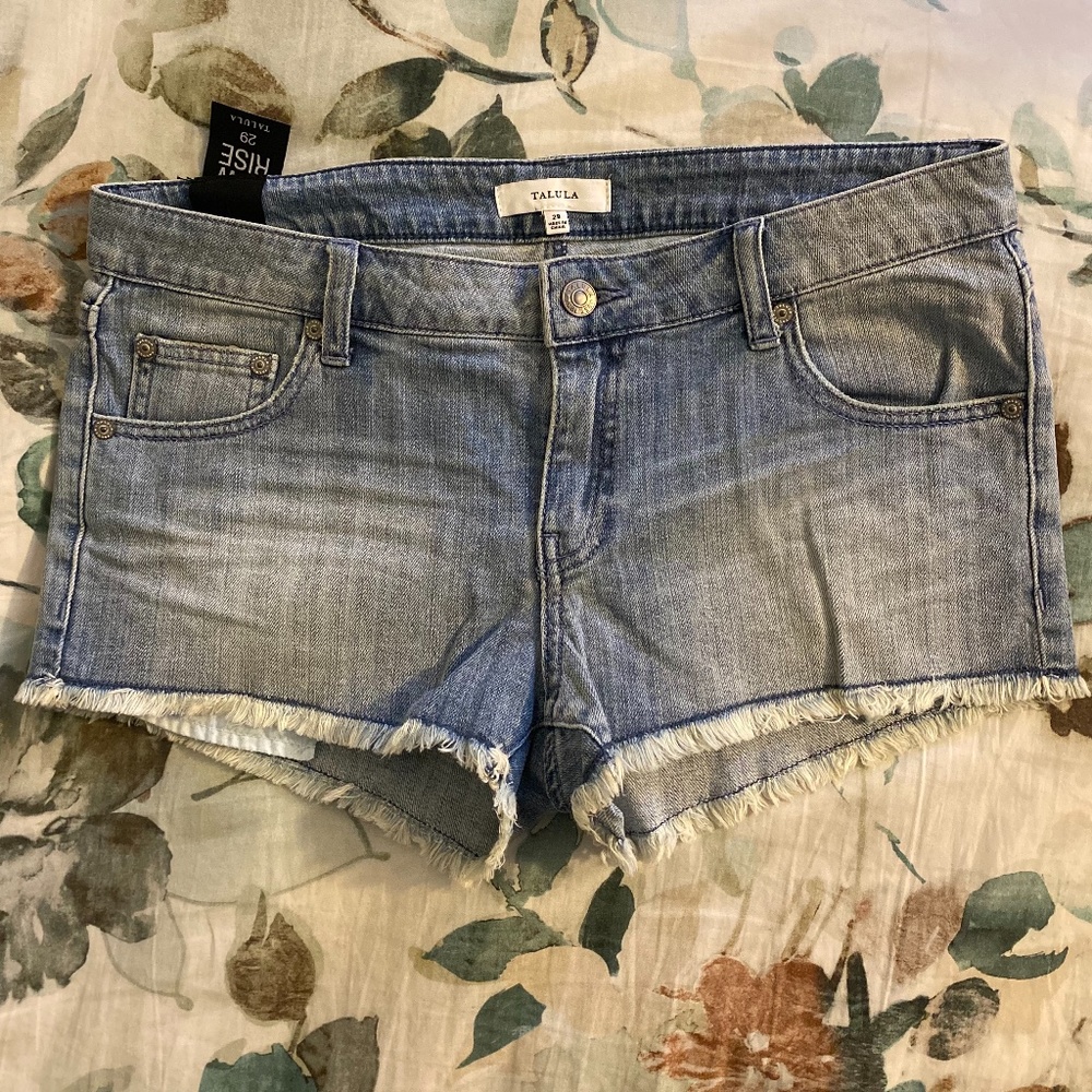 Aritzia Talula shorts
